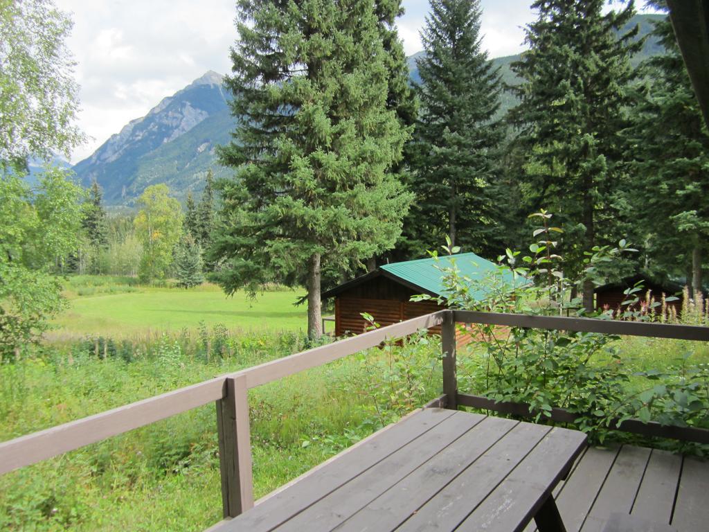 Mount Robson Lodge Exterior photo